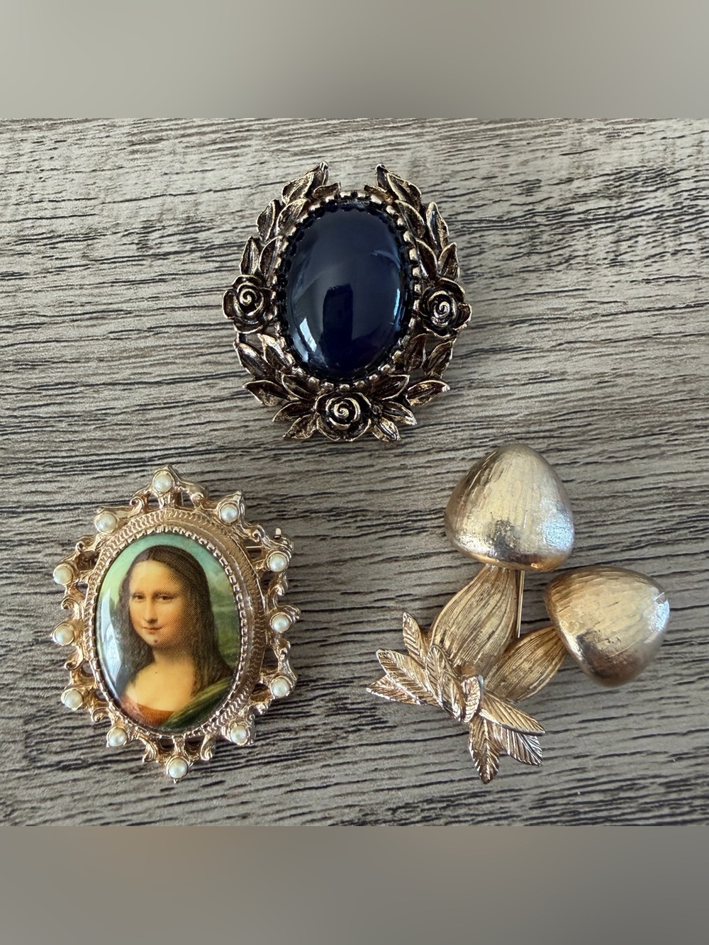 Vintage Napier Sarah Cov. Brooch Pin Mushroom Mona Lisa Gold Tone Blue Signed